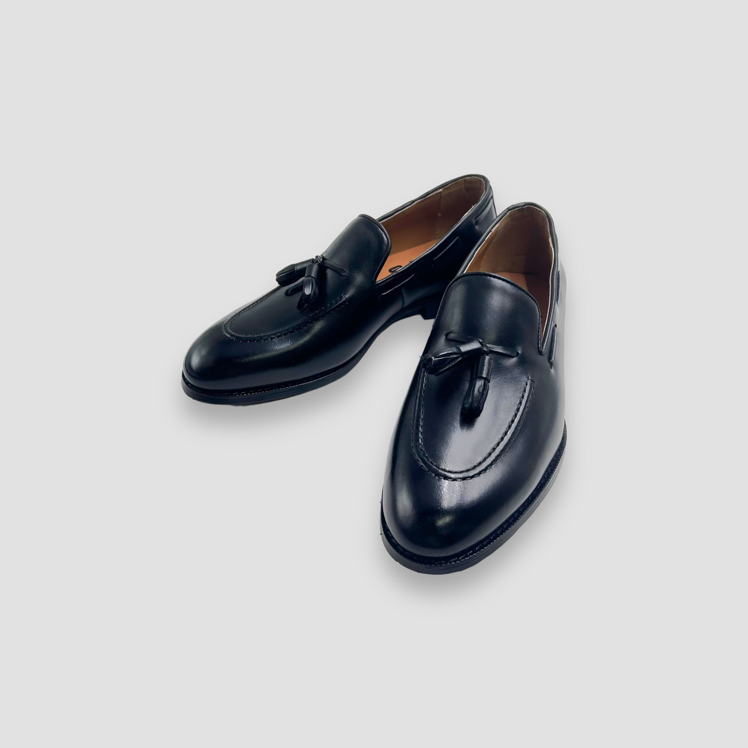 Calfskin Tassel Loafer (Black)